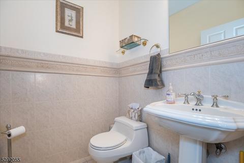 30 Stratton Dr, Wayne, NJ 07470 photo 13