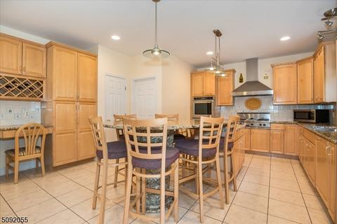 30 Stratton Dr, Wayne, NJ 07470 photo 9