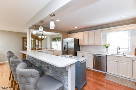 14 Crest Dr, Bound Brook, NJ 08805 photo 6