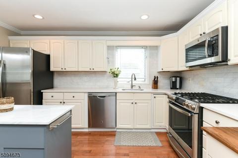 14 Crest Dr, Bound Brook, NJ 08805 photo 9