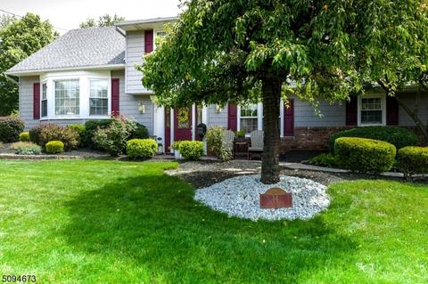 14 Crest Dr, Bound Brook, NJ 08805 photo 2