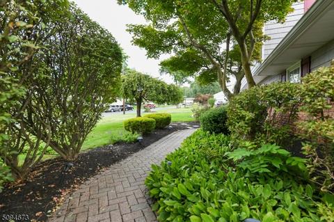 14 Crest Dr, Bound Brook, NJ 08805 photo 3