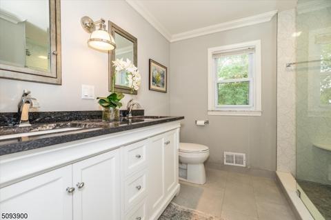 8 Edwin Rd, Morris Plains, NJ 07950 photo 12
