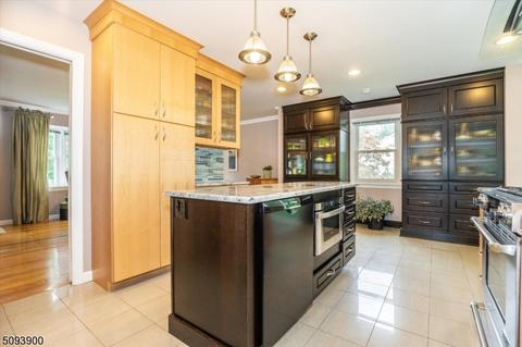 8 Edwin Rd, Morris Plains, NJ 07950 photo 2