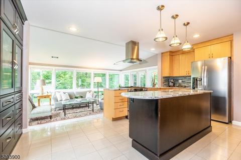 8 Edwin Rd, Morris Plains, NJ 07950 photo 3