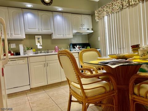 15 Raymar Ln, Wayne, NJ 07470 photo 5