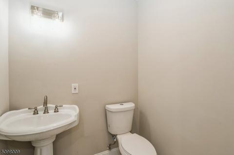 563 Berkeley Ave, Orange, NJ 07050 photo 12