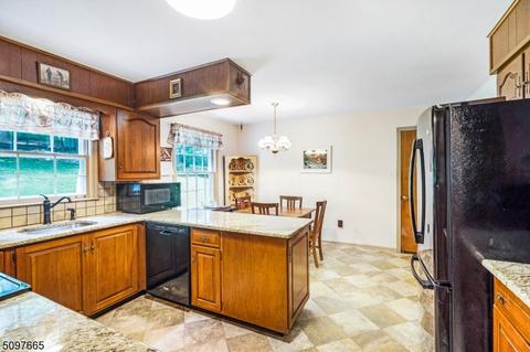 18 E Fox Chase Rd, Chester, NJ 07930 photo 10