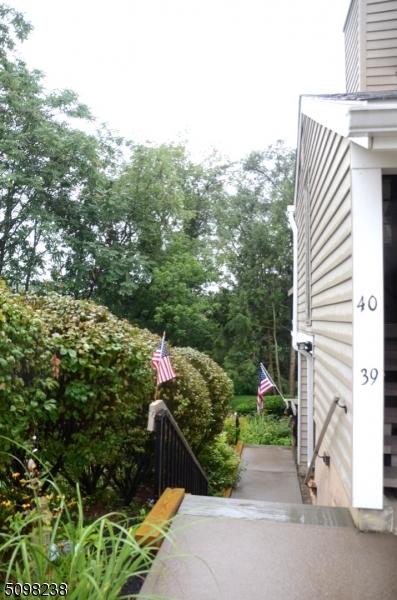 39 Overlook Dr, Clinton, NJ 08809 photo 2