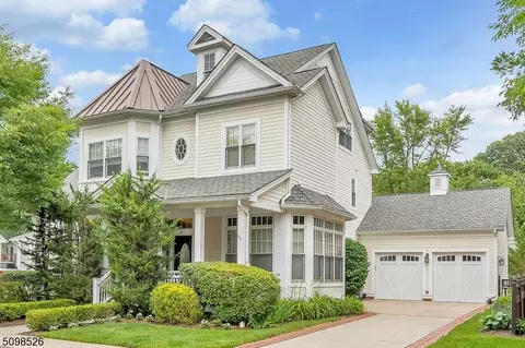 19 Carillon Cir, Livingston, NJ 07039