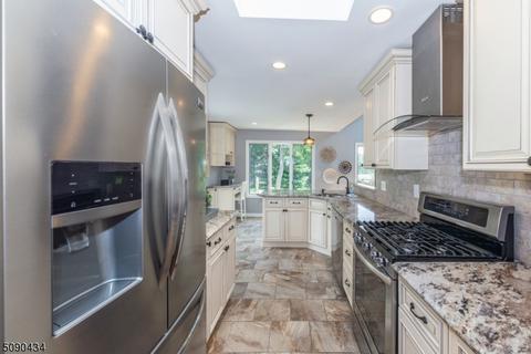 16 Grieves Ter, Wayne, NJ 07470 photo 5
