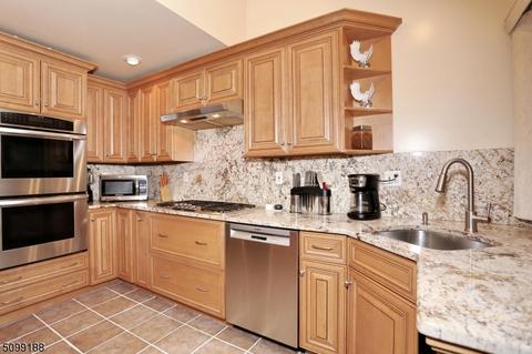 66 Brown Cir, Paramus, NJ 07652 photo 11