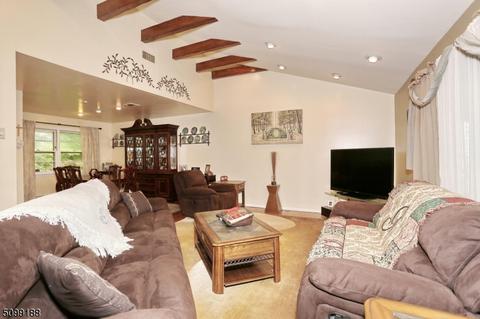 66 Brown Cir, Paramus, NJ 07652 photo 6