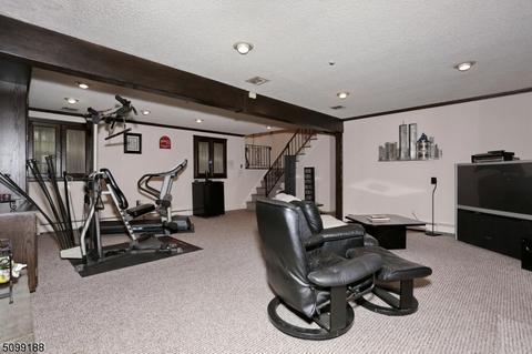 66 Brown Cir, Paramus, NJ 07652 photo 21