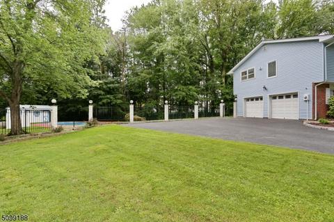66 Brown Cir, Paramus, NJ 07652 photo 27