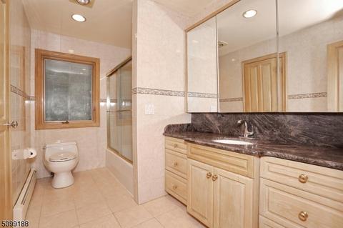 66 Brown Cir, Paramus, NJ 07652 photo 14