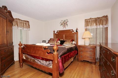 66 Brown Cir, Paramus, NJ 07652 photo 18
