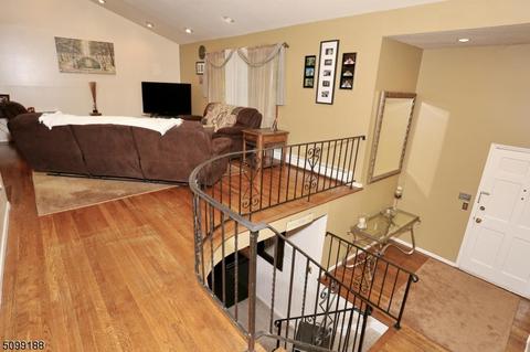 66 Brown Cir, Paramus, NJ 07652 photo 5
