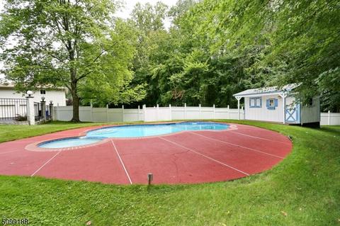 66 Brown Cir, Paramus, NJ 07652 photo 28