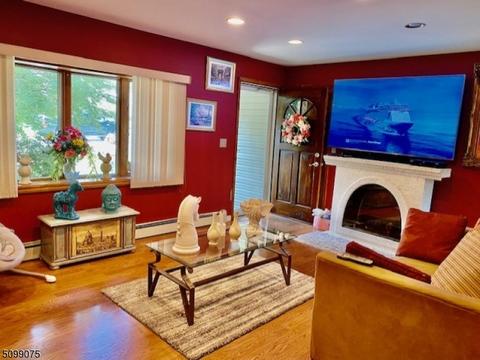 70 Pinecrest Ter, Wayne, NJ 07470 photo 4
