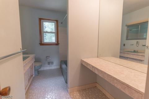 32 Mandon Dr, Wayne, NJ 07470 photo 4