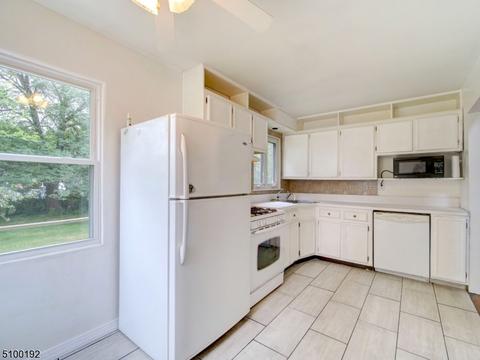 545 Warfield Rd, North Plainfield, NJ 07063 photo 9