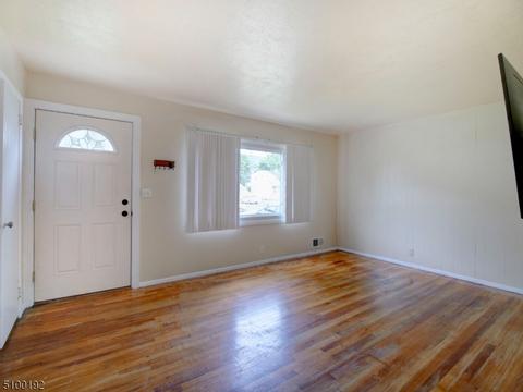 545 Warfield Rd, North Plainfield, NJ 07063 photo 5