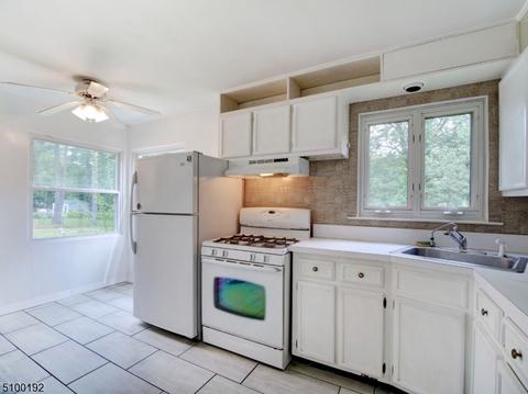 545 Warfield Rd, North Plainfield, NJ 07063 photo 8