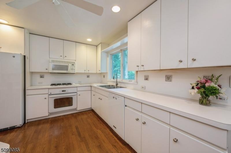 61 Old Glen Rd, Morristown, NJ 07960 photo 10