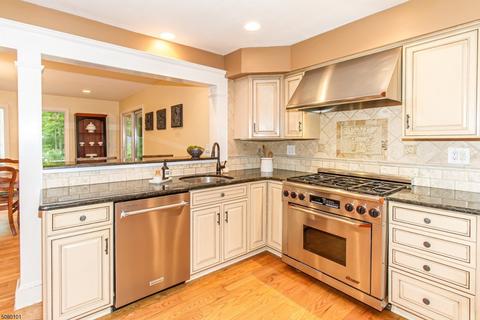 31 Berkeley Cir, Basking Ridge, NJ 07920 photo 3