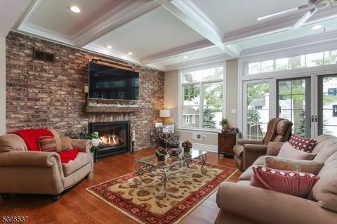 44 Hall Dr, Clark, NJ 07066 photo 11
