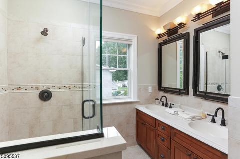 44 Hall Dr, Clark, NJ 07066 photo 20