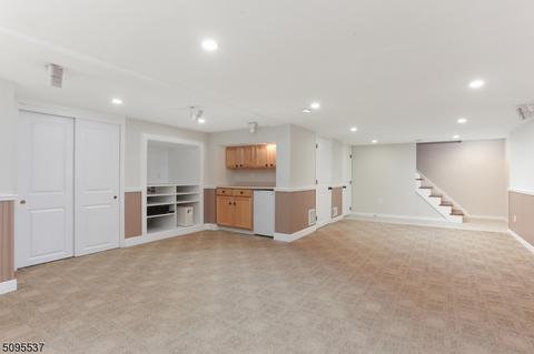 44 Hall Dr, Clark, NJ 07066 photo 22