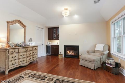 44 Hall Dr, Clark, NJ 07066 photo 16