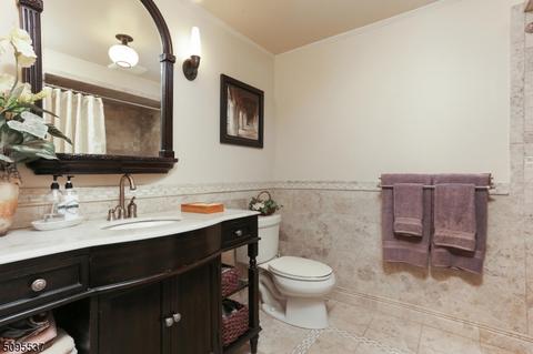 44 Hall Dr, Clark, NJ 07066 photo 12