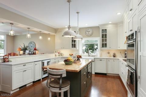 44 Hall Dr, Clark, NJ 07066 photo 7