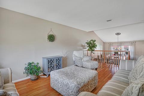 49 Mohawk Ave, Middlesex, NJ 08846 photo 2