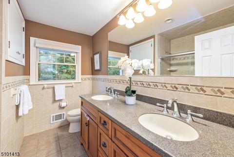 31 Sears Pl, Wayne, NJ 07470 photo 25