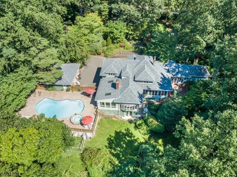 305 Terhune Dr, Wayne, NJ 07470 photo 1