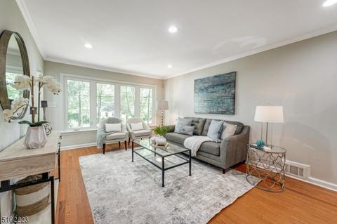 19 Locust Ave, Millburn, NJ 07041 photo 4
