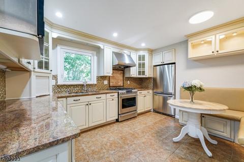 19 Locust Ave, Millburn, NJ 07041 photo 8