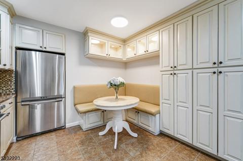 19 Locust Ave, Millburn, NJ 07041 photo 10