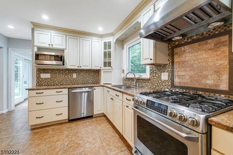 19 Locust Ave, Millburn, NJ 07041 photo 9