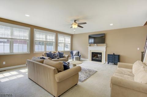 8 Sergeant Ct, Mount Olive, NJ 07828 photo 4