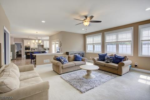 8 Sergeant Ct, Mount Olive, NJ 07828 photo 5