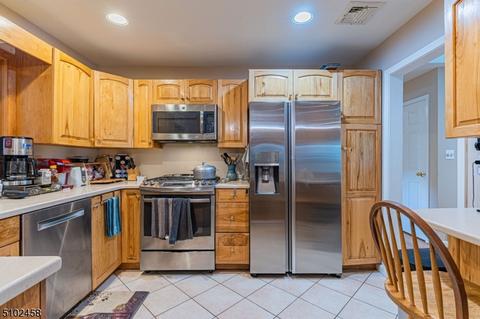 188 Macdonald Dr, Wayne, NJ 07470 photo 6