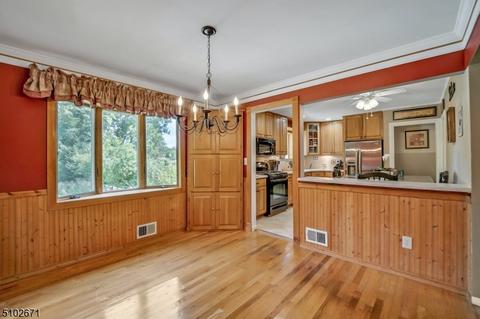 24 Carol Pl, Wayne, NJ 07470 photo 6