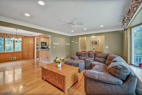 24 Carol Pl, Wayne, NJ 07470 photo 5