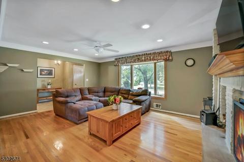 24 Carol Pl, Wayne, NJ 07470 photo 4
