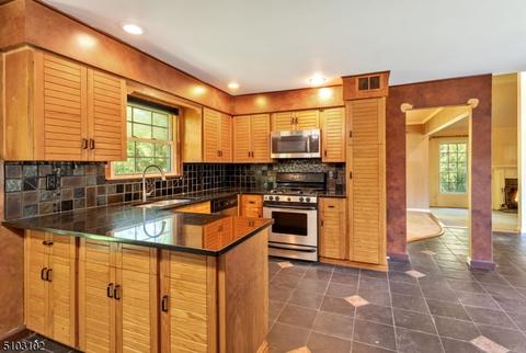 2 Pueblo Cir, Wayne, NJ 07470 photo 12